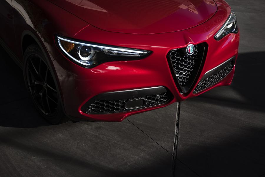 Детали экстерьера Alfa Romeo Stelvio Nero Edizione (949) 2018 года  (NA) (фото 4 из 10)